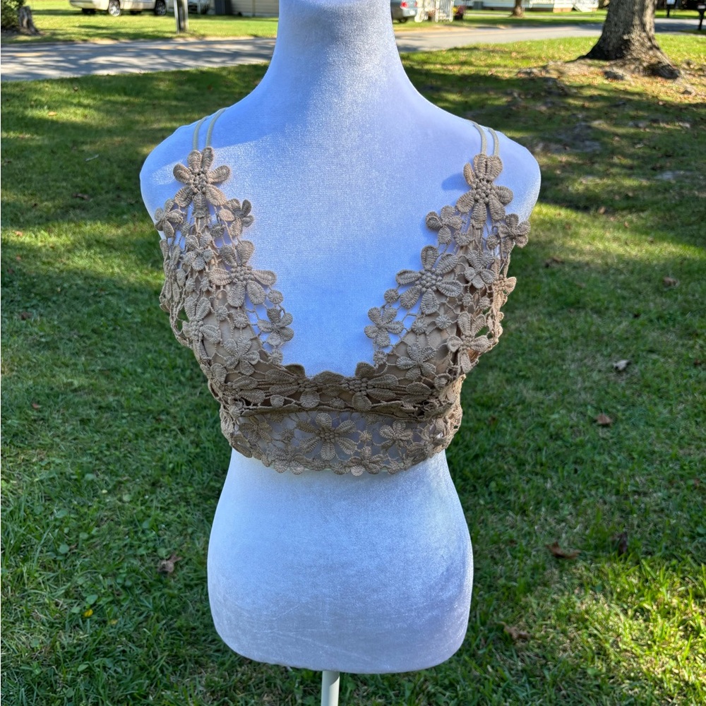2 Acoa Medium Floral Lace Bralettes - Tan & Cream